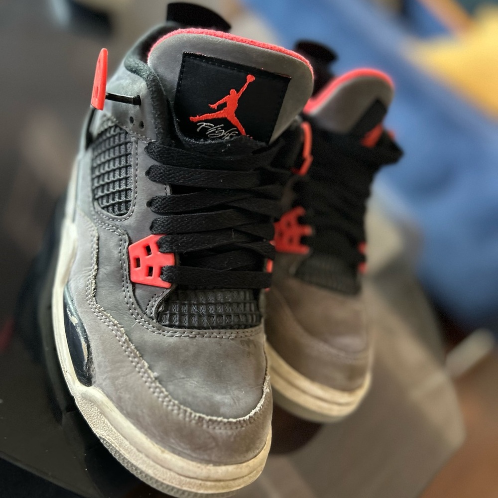 Size 3.5 Y Air Jordan 4 retros “Infrared”
